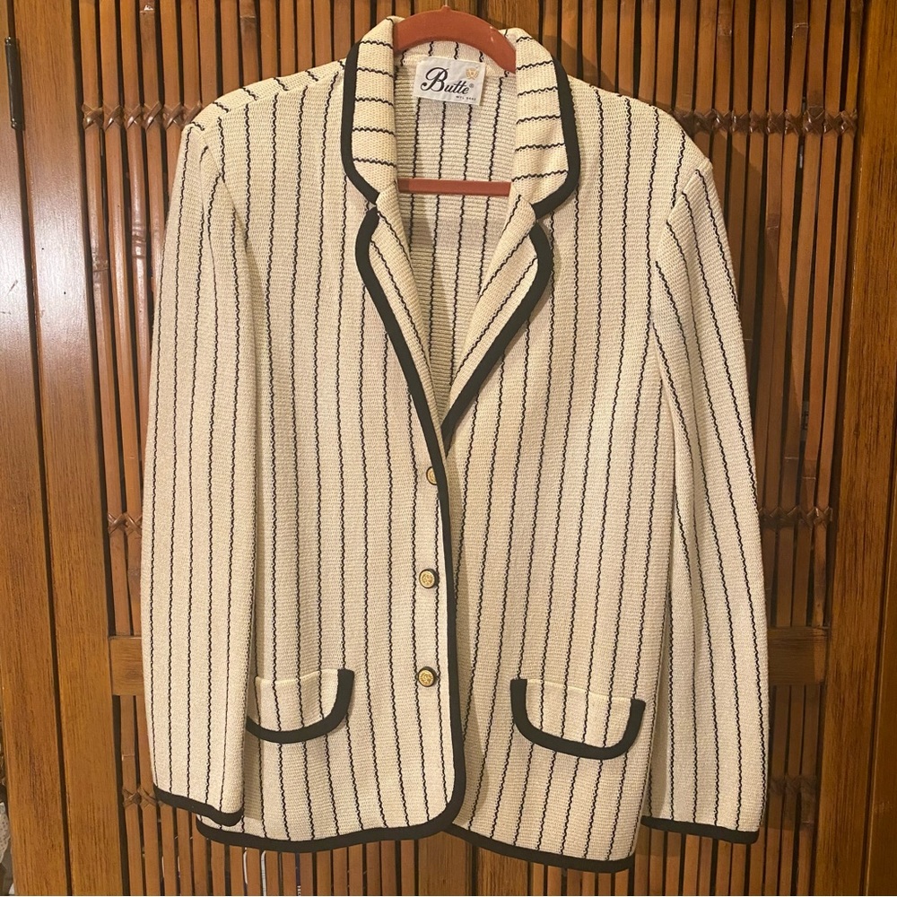 Vintage Butte Women's Ivory Black Stripped Blazer Jacket